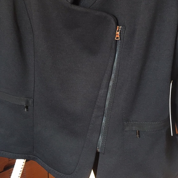 T TAHARI. Blazer. - Picture 4 of 8